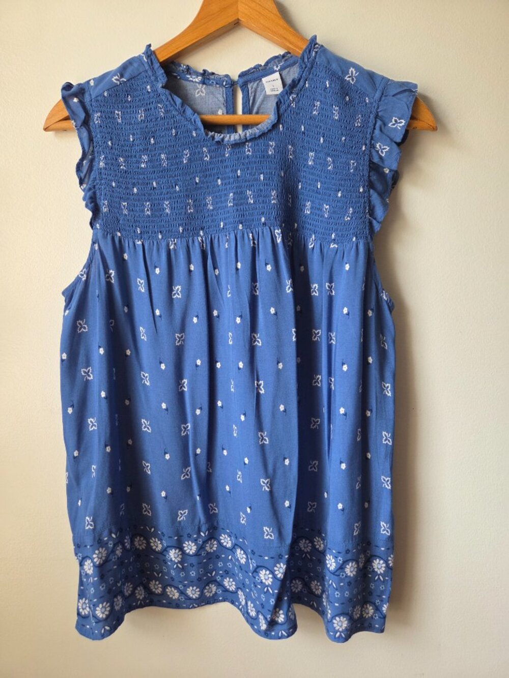 EUC OLD NAVY FLORAL SMOCKED RUFFLED TANK TOP SIZE L